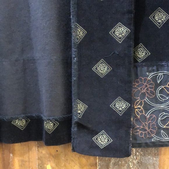 Hearts of Palm Designed and Embroidered Button Blazer - Picture 6 of 11